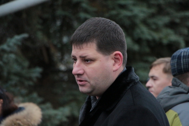 Губернатор и 7000 саратовцев спели гимн России