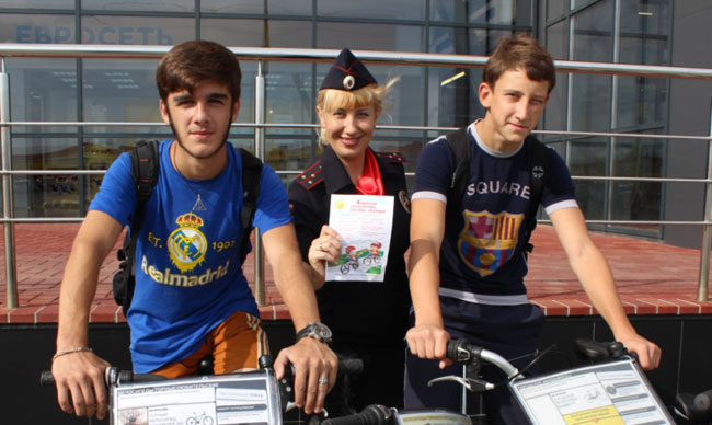 Саратовские полицейские публикуют в сети свои улыбки