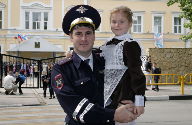 Саратовские полицейские публикуют в сети свои улыбки