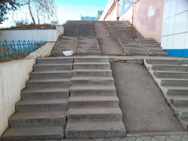 В Юбилейном лестница-убийца ждет зимы