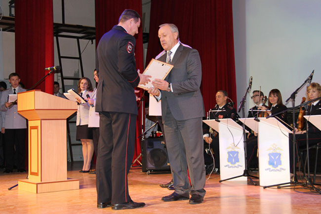 Радаев и Аренин поблагодарили саратовских полицейских за службу