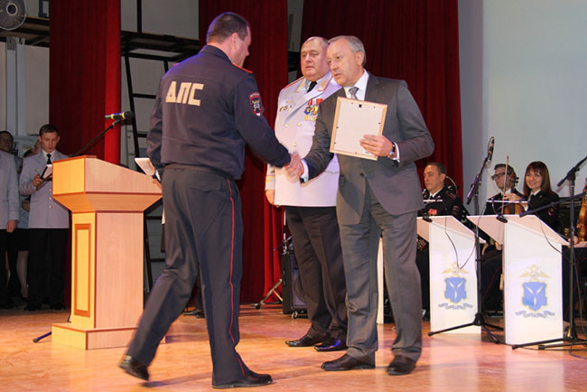 Радаев и Аренин поблагодарили саратовских полицейских за службу