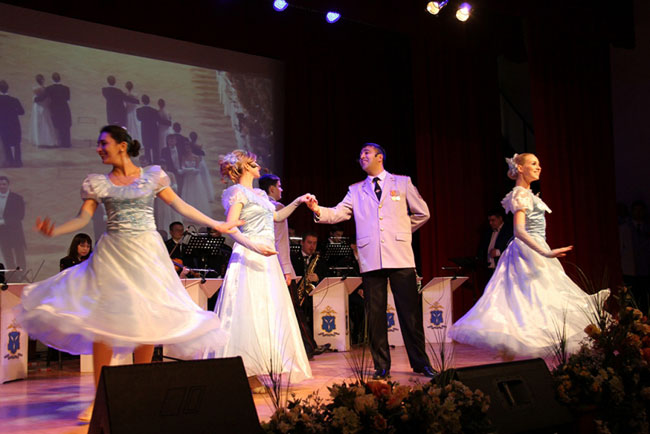 Радаев и Аренин поблагодарили саратовских полицейских за службу