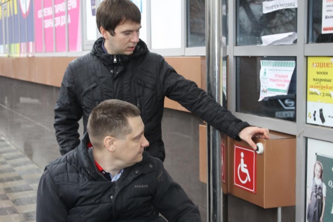 Инвалид-колясочник не смог попасть на саратовский рынок