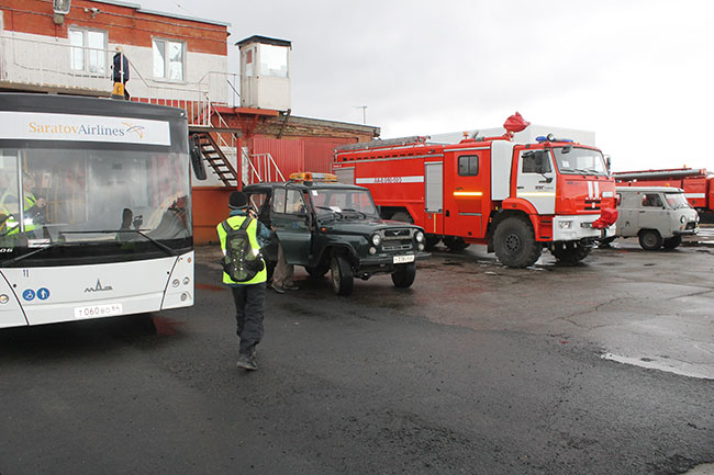 В «Саратовских авиалиниях» не хотят общаться о скандале с дочерью гендиректора
