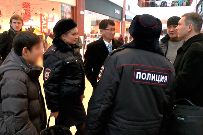 Полиция и общественники ищут по Саратову прогульщиков занятий в школах