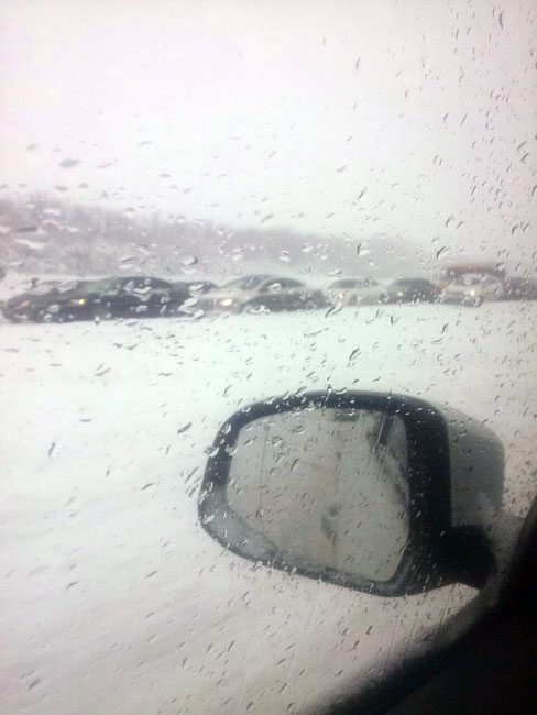 Из-за снегопада в Саратове наблюдаются огромные пробки и множество ДТП