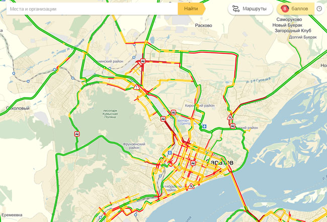 Из-за снегопада в Саратове наблюдаются огромные пробки и множество ДТП
