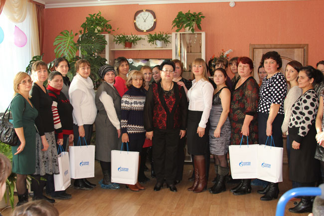 Более 300 матерей из районов Заволжья получили подарки