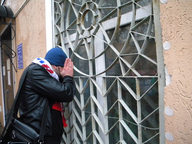 Сотрудники УК закрылись в офисе от активистов «Молодой Гвардии»