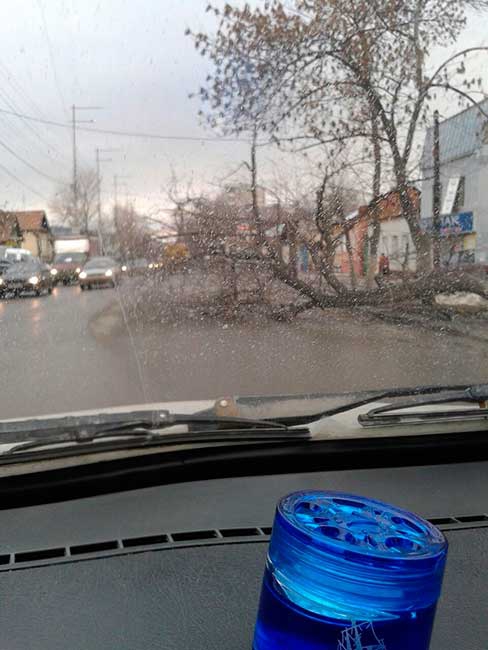 Улицу Шехурдина затопило из-за крупной коммунальной аварии