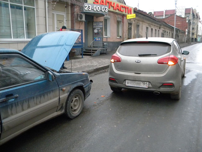 Мост через Глебучев овраг стоит в пробке из-за ДТП