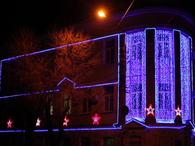 Энгельс украсила новогодняя иллюминация