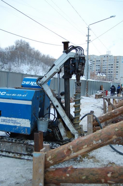 На Лунной начался ремонт подпорной стенки