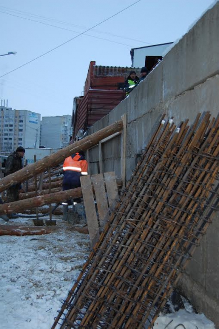 На Лунной начался ремонт подпорной стенки