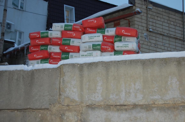 На Лунной начался ремонт подпорной стенки