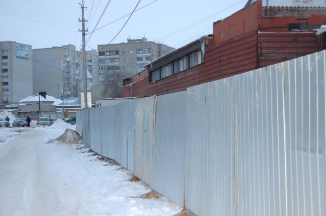 На Лунной начался ремонт подпорной стенки