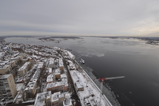Олег Грищенко осмотрел самый высотный дом в Саратове
