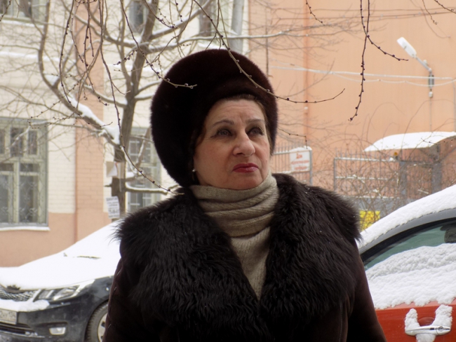 Сенатору Боковой пожаловались на зловоние и гнилые трубы в многоэтажке на Московской