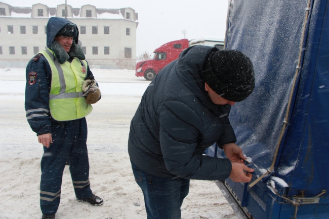 Инспекторы вместо браконьеров нашли на Волге брошеный мотоцикл