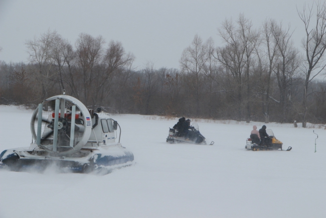 Инспекторы вместо браконьеров нашли на Волге брошеный мотоцикл