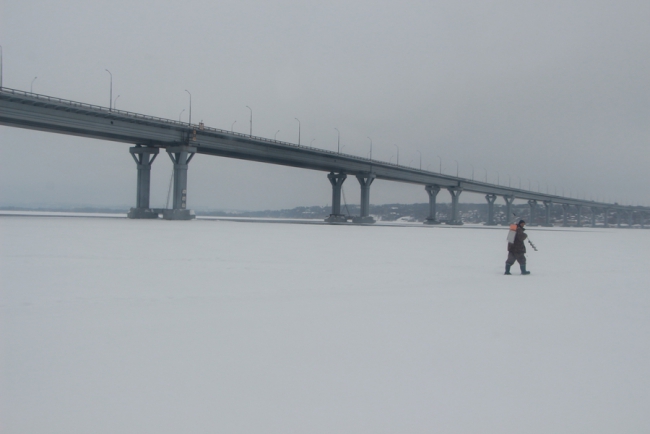 Инспекторы вместо браконьеров нашли на Волге брошеный мотоцикл