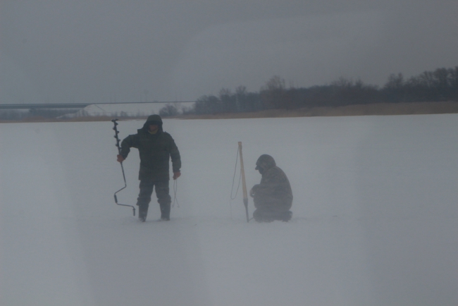 Инспекторы вместо браконьеров нашли на Волге брошеный мотоцикл