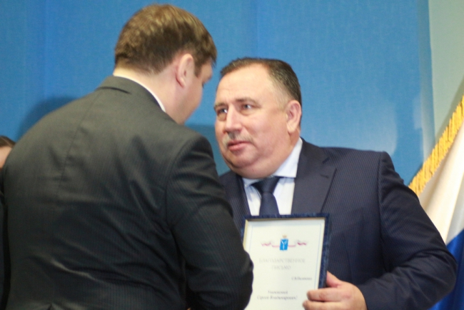 В Саратове чиновники получили грамоты за ликвидацию коммунальной аварии