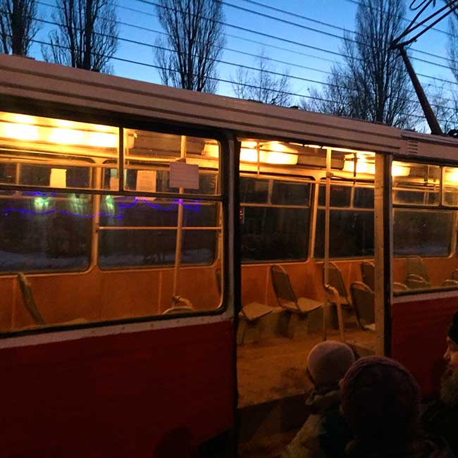 В Саратове у трамвая по пути отвалилась дверь