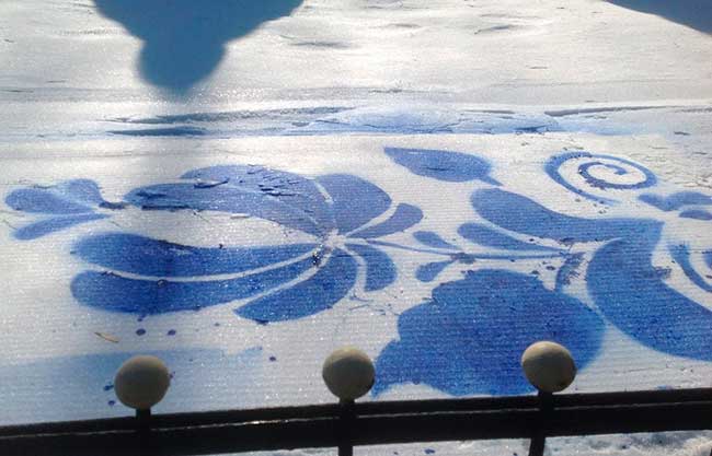 На площади Кирова саратовцы раскрасили сугробы