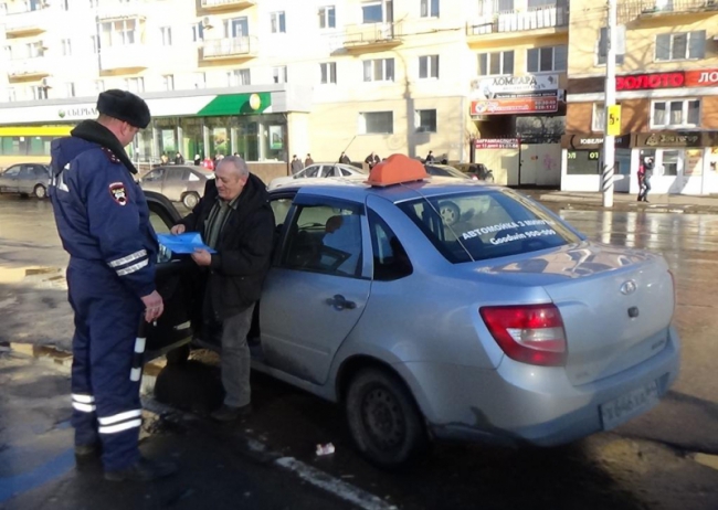 На Привокзальной площади ловили «бомбил»