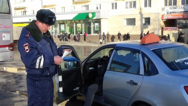 На Привокзальной площади ловили «бомбил»