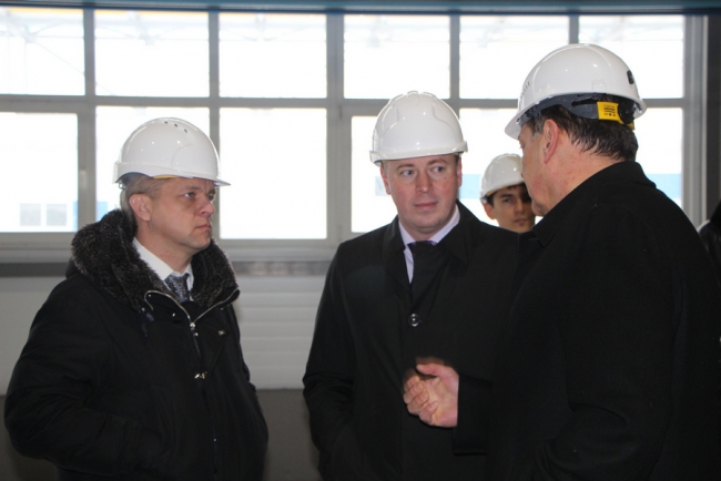 Заместитель министра промышленности РФ посещает завод в Энгельсе