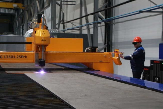 Заместитель министра промышленности РФ посещает завод в Энгельсе