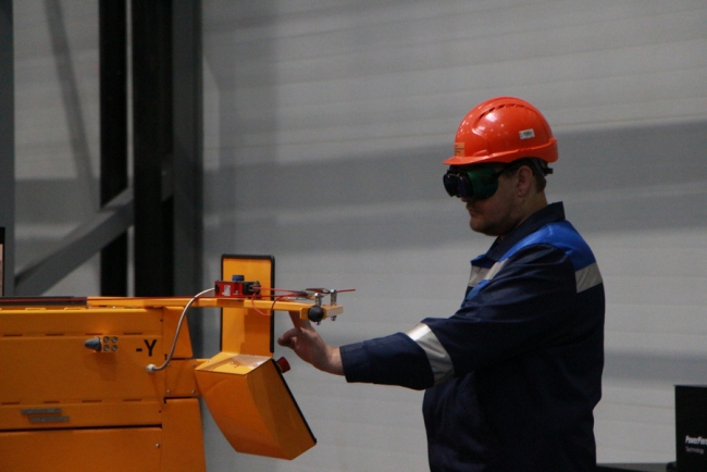 Заместитель министра промышленности РФ посещает завод в Энгельсе