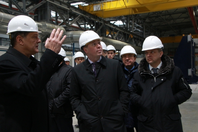 Заместитель министра промышленности РФ посещает завод в Энгельсе