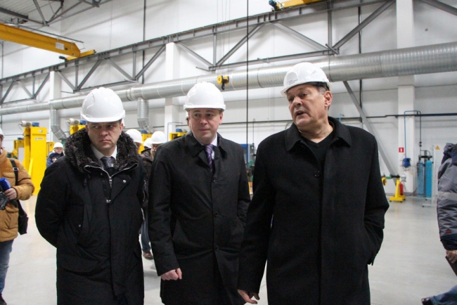 Заместитель министра промышленности РФ посещает завод в Энгельсе