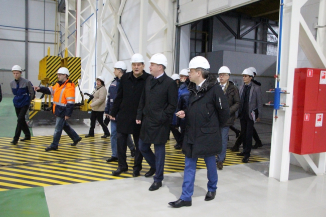 Заместитель министра промышленности РФ посещает завод в Энгельсе