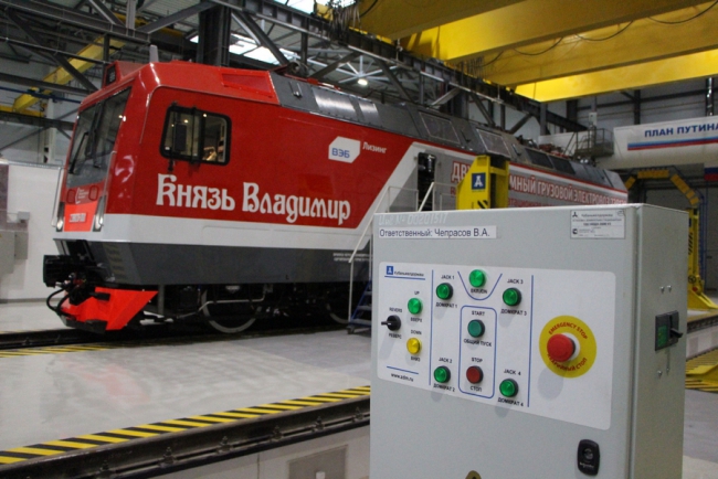 Заместитель министра промышленности РФ посещает завод в Энгельсе