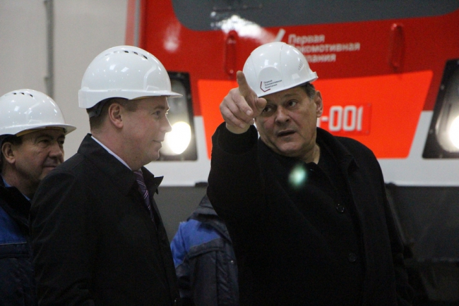 Заместитель министра промышленности РФ посещает завод в Энгельсе