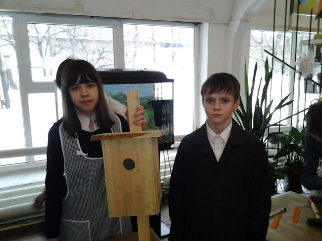 Министр Соколов научил детей колотить «правильные» скворечники