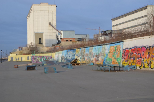 Сараев недоволен состоянием перил и стен на набережной Саратова