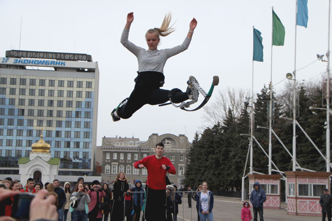 Ведущий митинга УФСКН попросил представителей школ подойти и отметиться