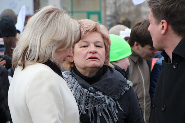 Ведущий митинга УФСКН попросил представителей школ подойти и отметиться