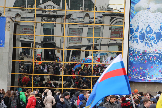 Ведущий митинга УФСКН попросил представителей школ подойти и отметиться