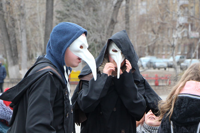 Ведущий митинга УФСКН попросил представителей школ подойти и отметиться