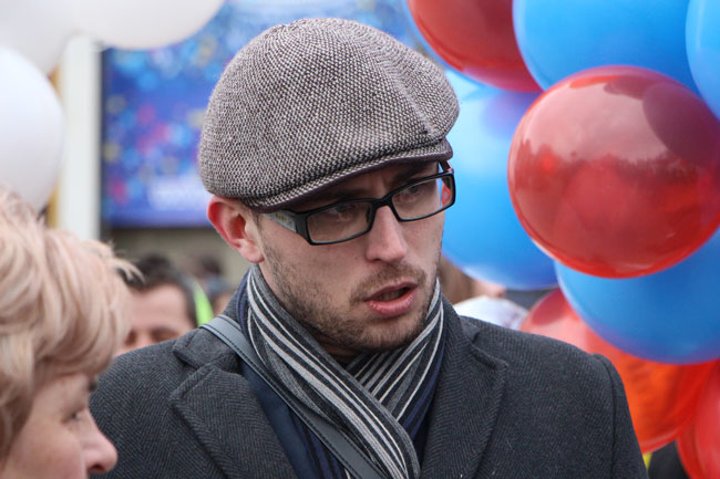 Ведущий митинга УФСКН попросил представителей школ подойти и отметиться