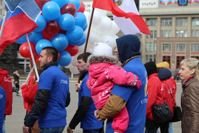 Ведущий митинга УФСКН попросил представителей школ подойти и отметиться