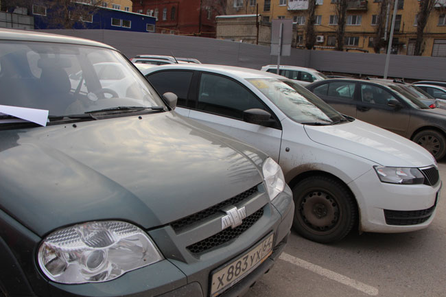 Активисты МГЕР распугали автомобили с мест для инвалидов