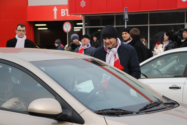 Активисты МГЕР распугали автомобили с мест для инвалидов